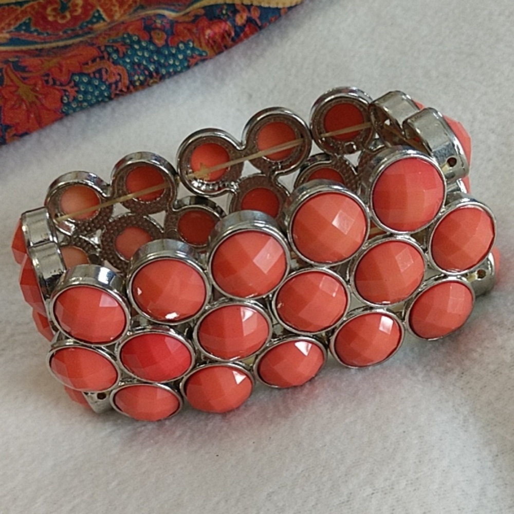 Stunning Cuff Bracelet Coral Stretch Band Chic Faceted Orbs Silvertone Setting